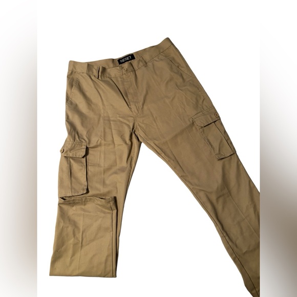 RESET Cargo Pants. Lightweight, Breathable Straight-Leg Cargo Pants with Pockets - Picture 3 of 5